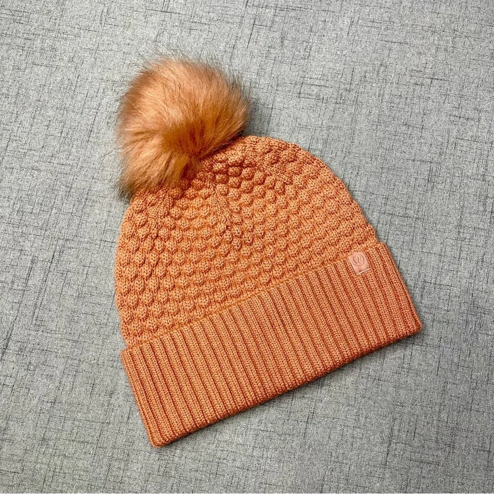 Lululemon Bubble Knit Beanie Hat Pom Pom Fur Winter Hat Pink Savannnah NWT